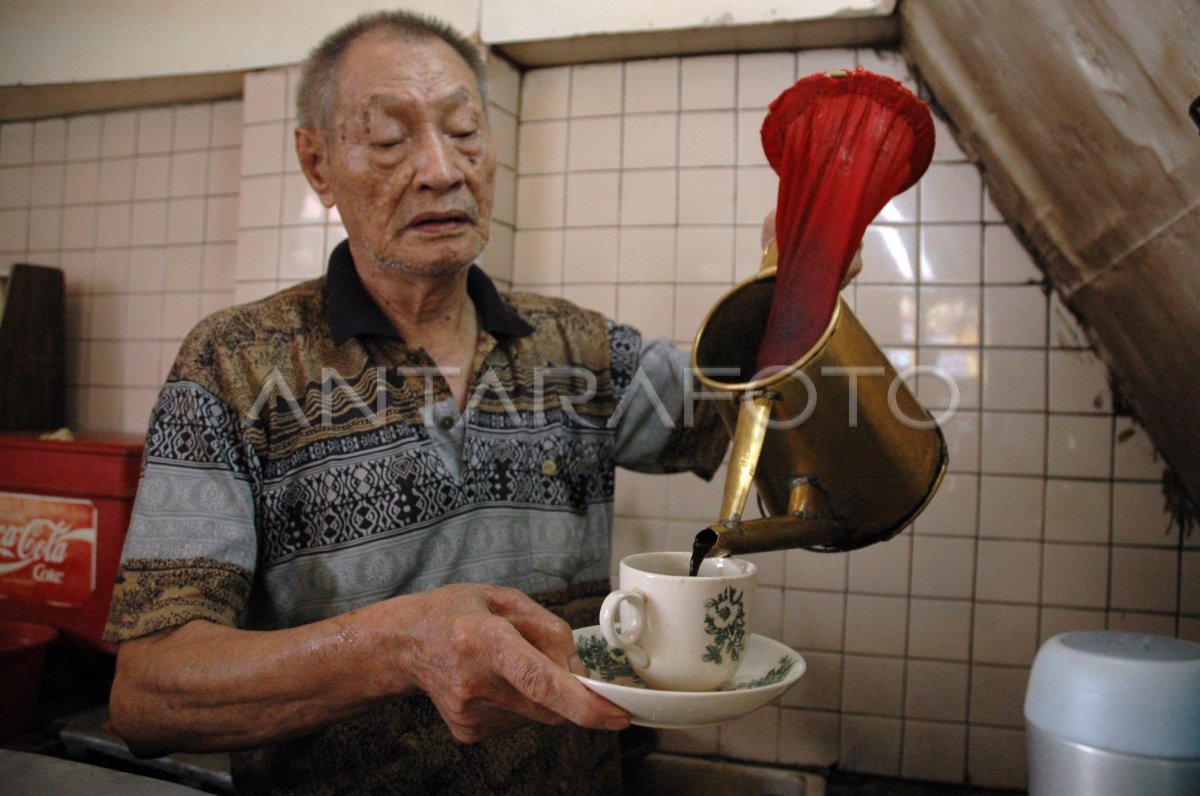 Brondong kopi yang menarik perhatian banyak orang