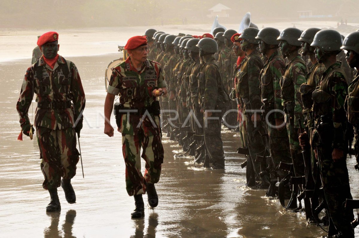 PENDIDIKAN KOMANDO. | ANTARA Foto