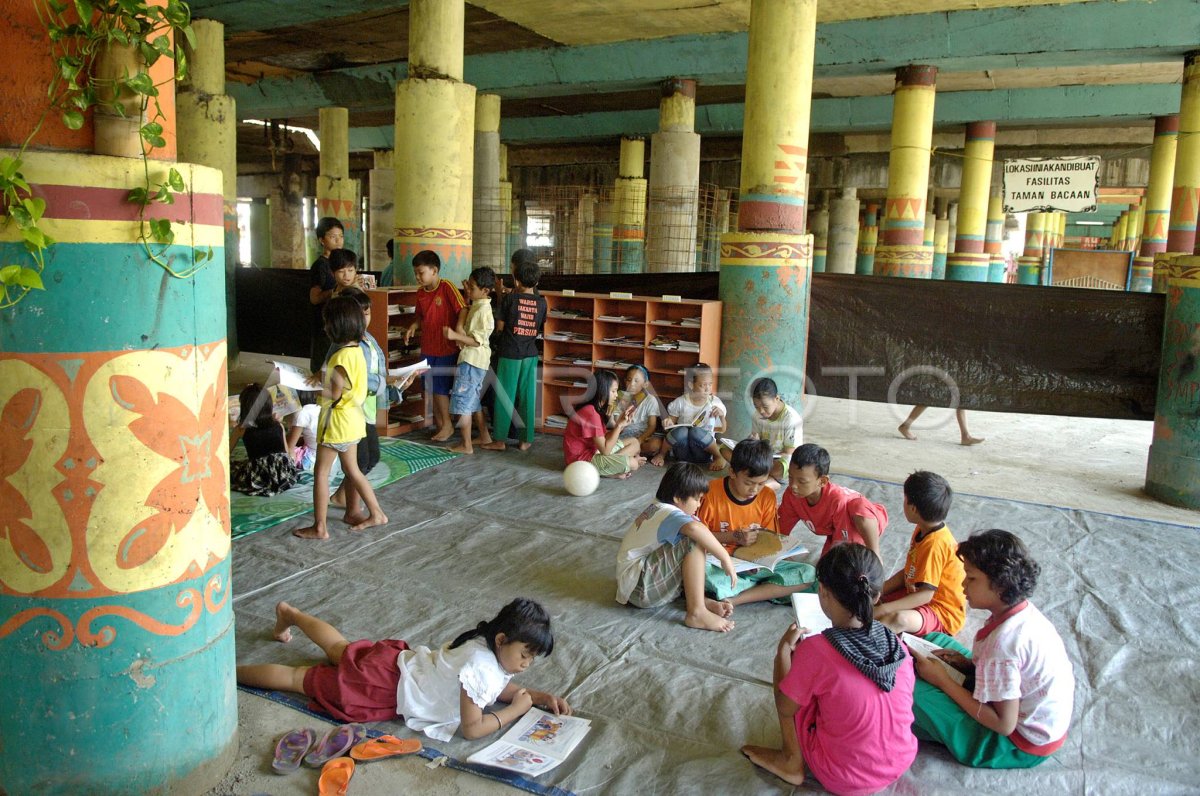 TAMAN BACAAN ANAK | ANTARA Foto