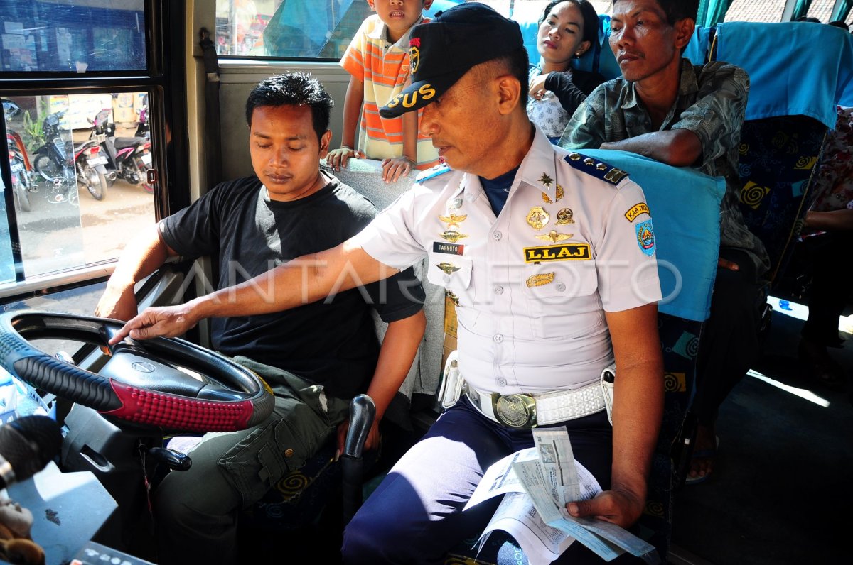 ANTISIPASI KECELAKAAN BUS | ANTARA Foto