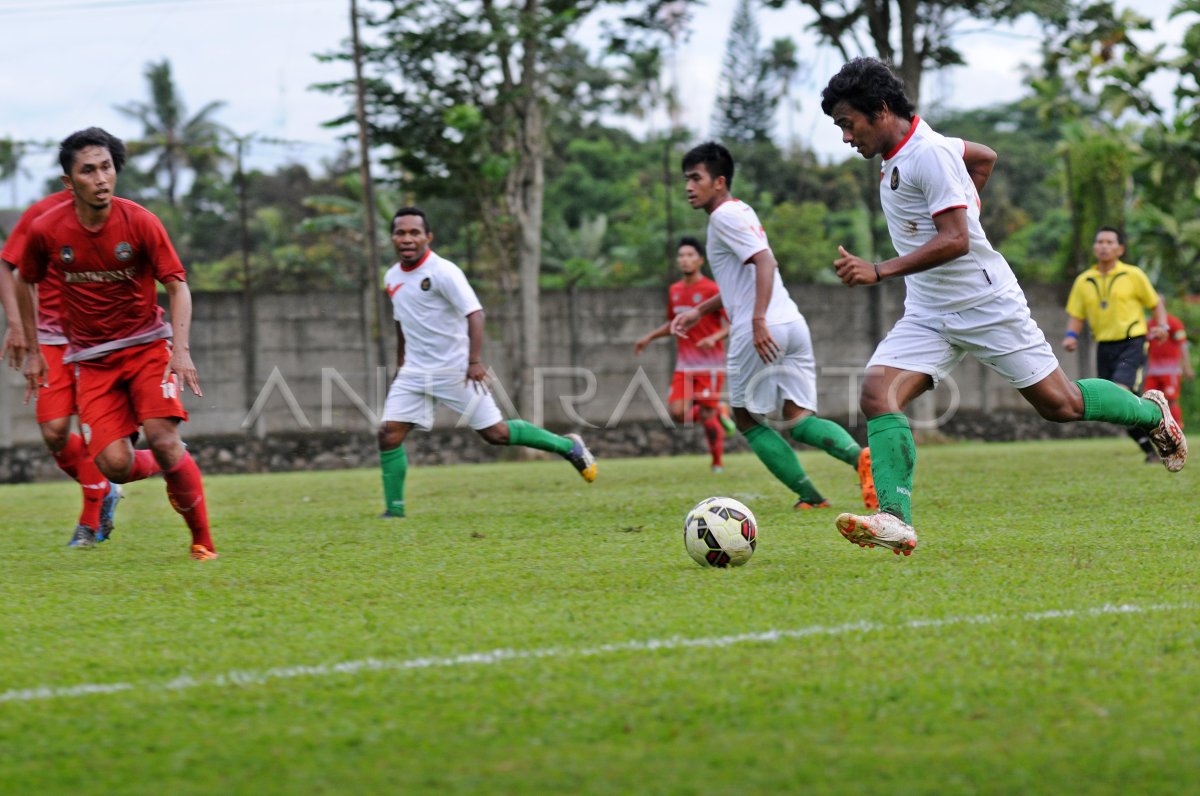 Laga Uji Coba Timnas U Antara Foto