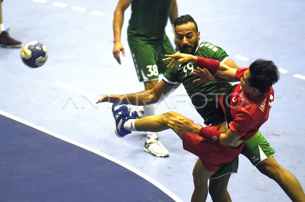 BOLA TANGAN PUTRA -INDONESIA VS ARAB SAUDI | ANTARA Foto