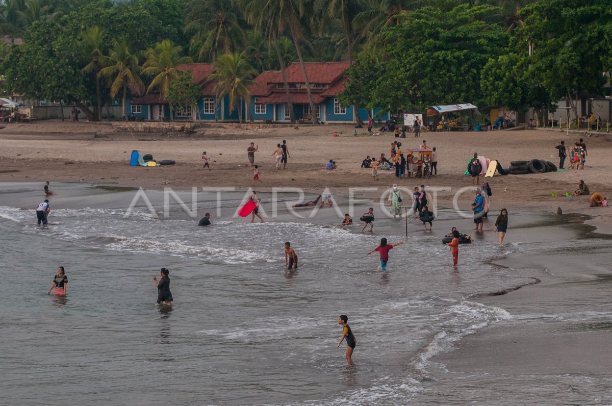 GELIAT WISATA PANDEGLANG | ANTARA Foto