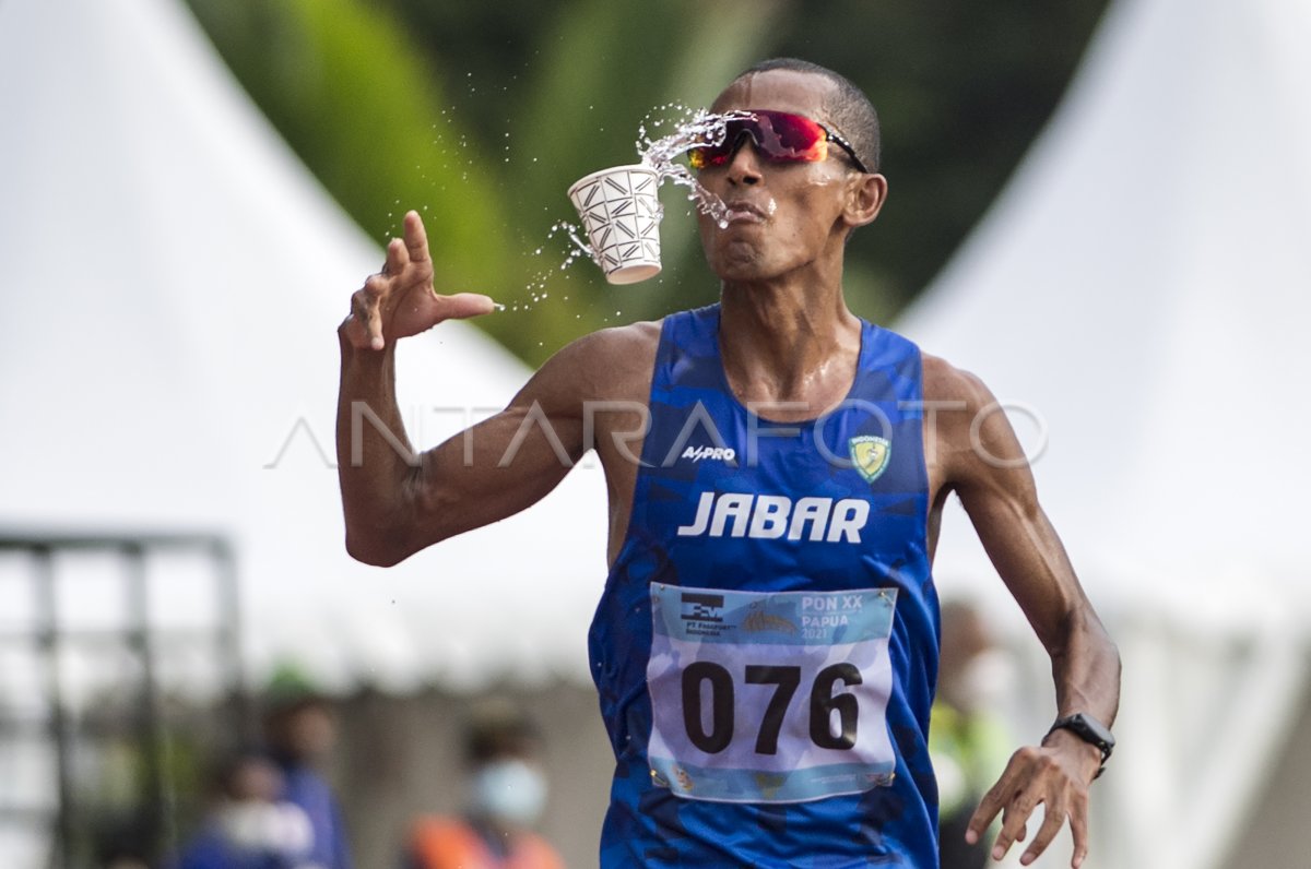 AGUS PRAYOGO JUARA LARI 10.000 METER PON PAPUA | ANTARA Foto