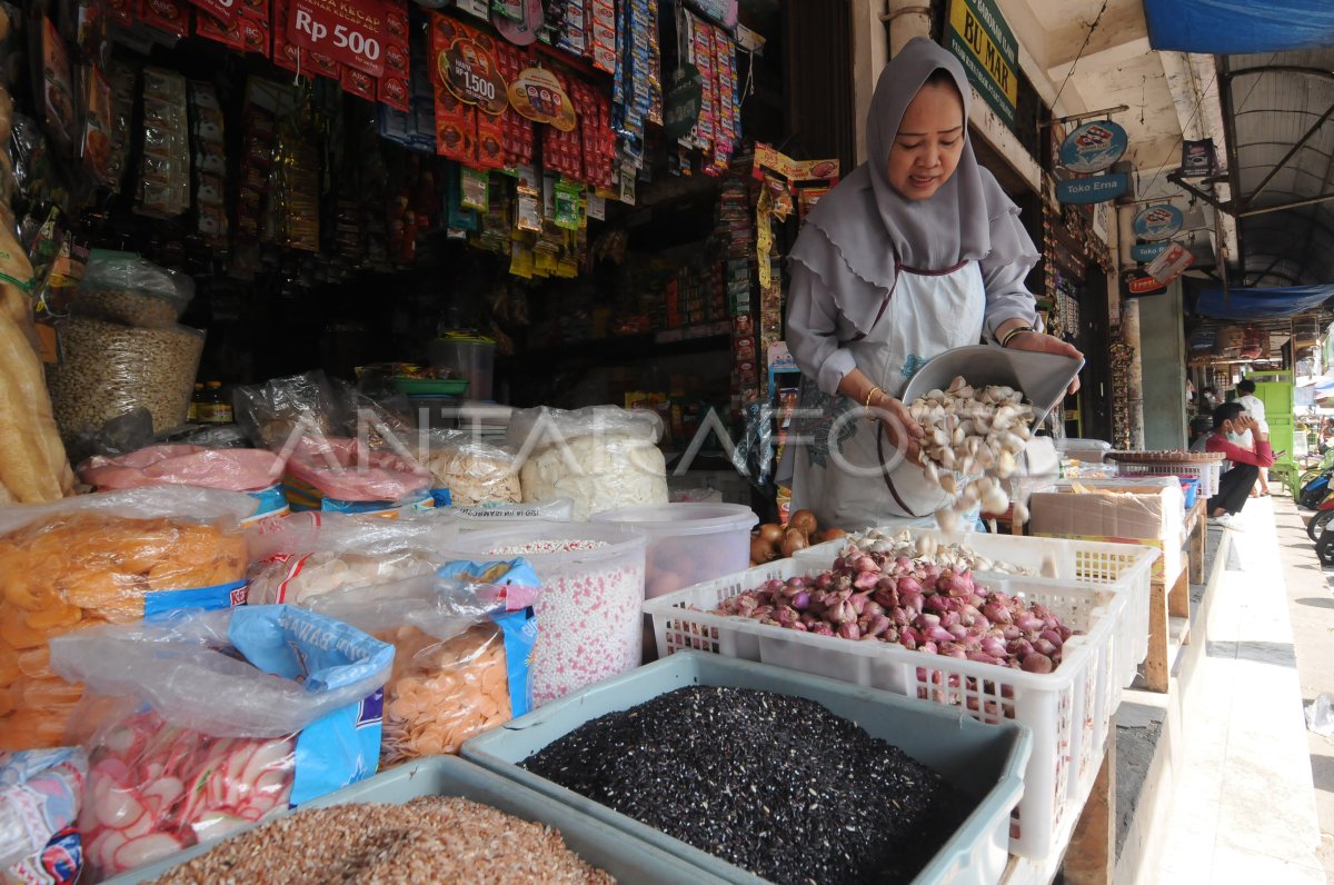 HARGA BAHAN PANGAN MULAI NAIK JELANG LEBARAN | ANTARA Foto