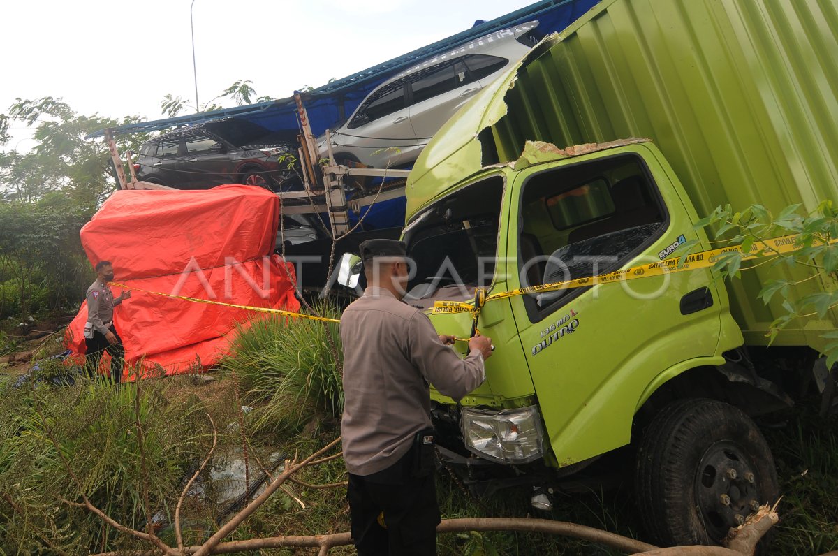 KORBAN KECELAKAAN TOL SEMARANG-SOLO KM 487 BERTAMBAH | ANTARA Foto