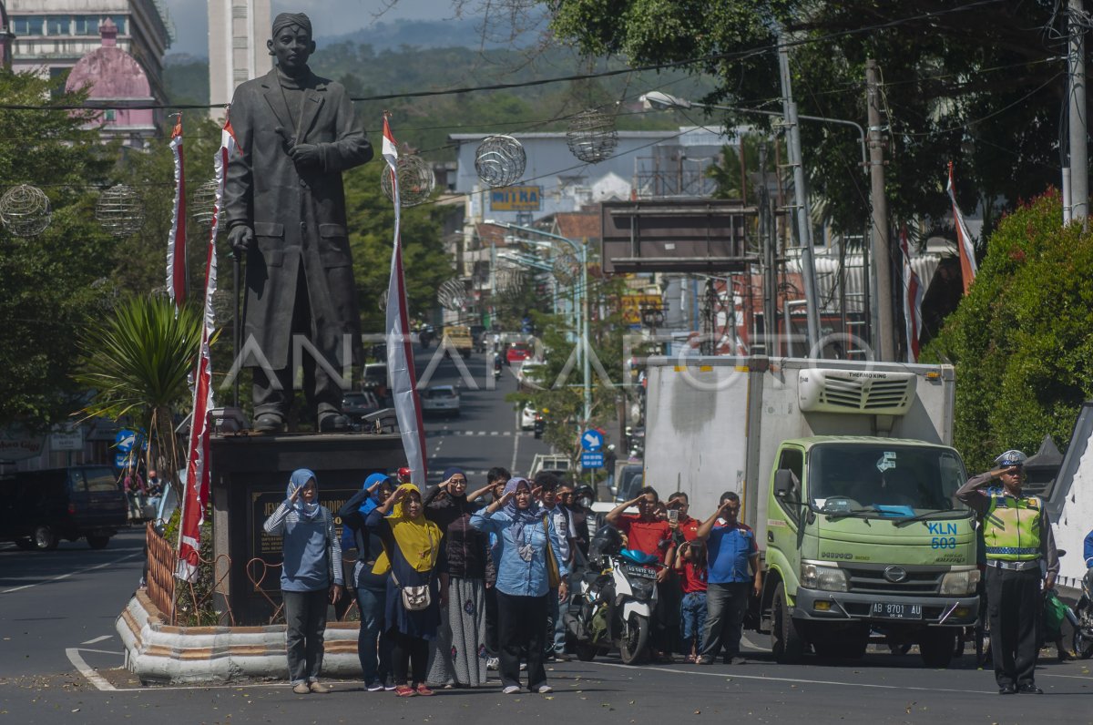 Penghormatan Bendera Merah Putih di Tugu Kaloka Salatiga
