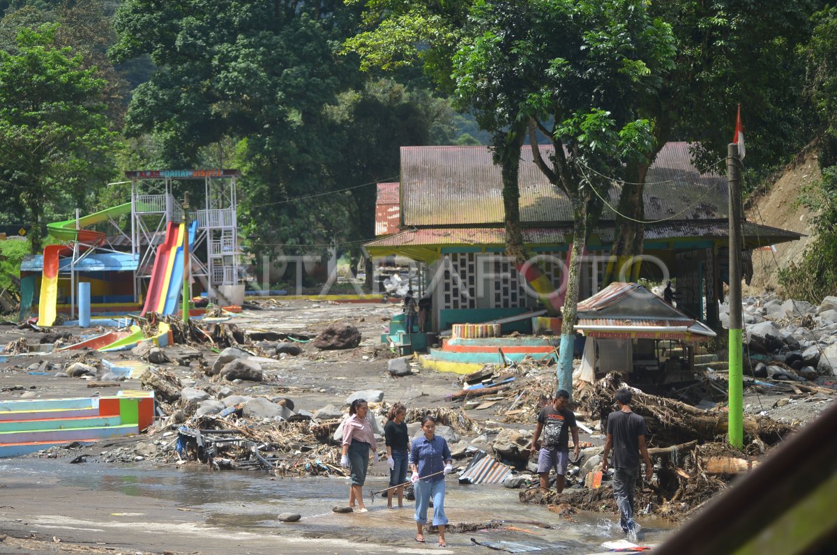 Bangunan Terdampak Banjir Bandang Di Sempadan Sungai Lembah Anai ...