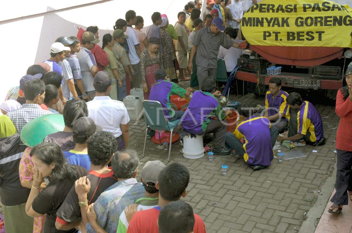 OPERASI PASAR. | ANTARA Foto