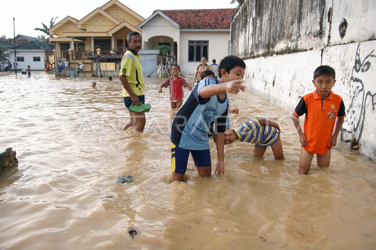 Banjir Kiriman Antara Foto