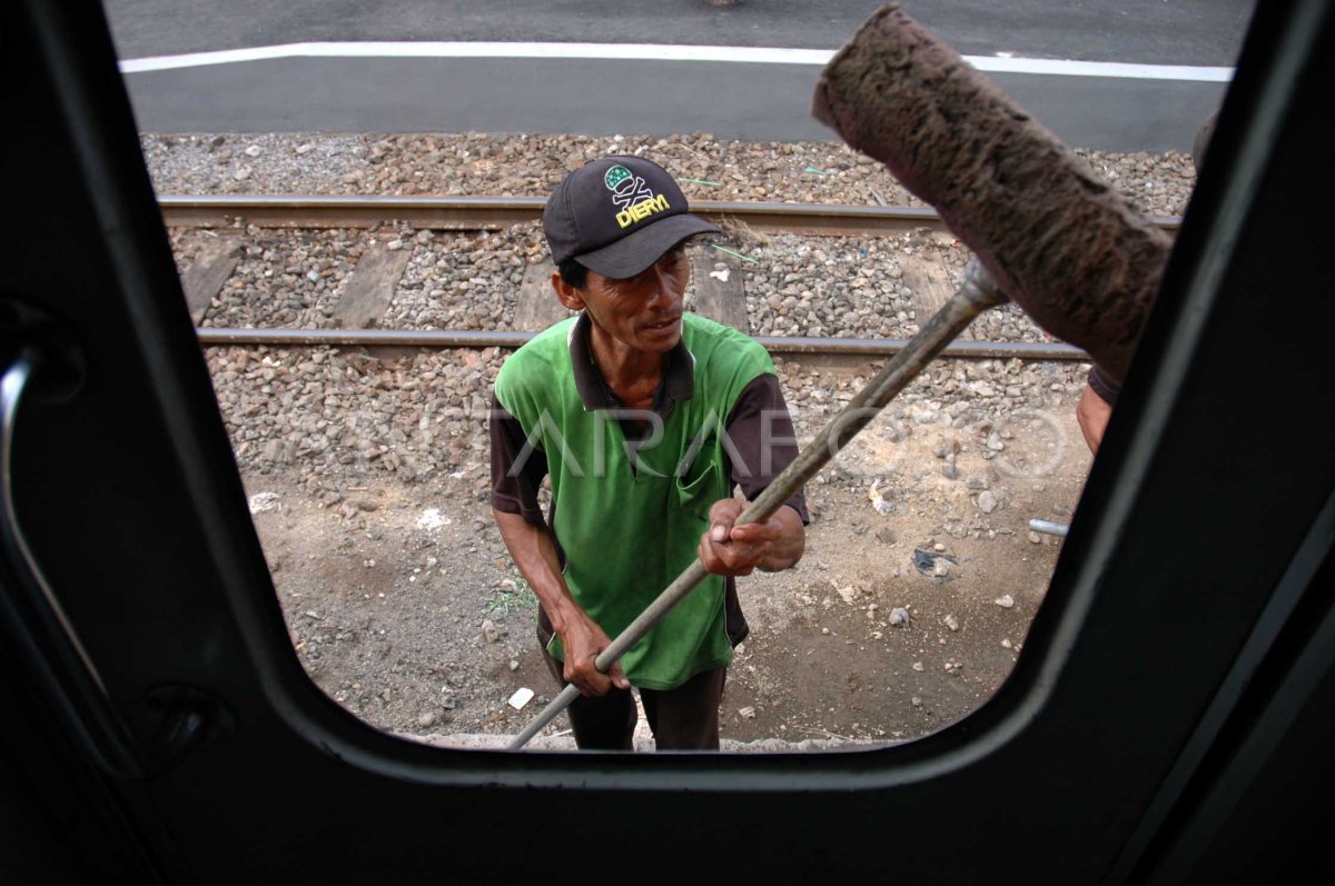 Perawatan Gerbong Antara Foto