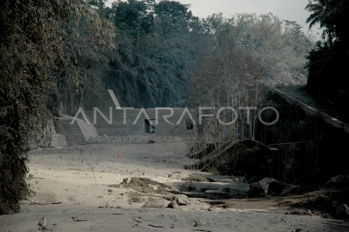 BENCANA GUNUNG MERAPI ANTARA Foto