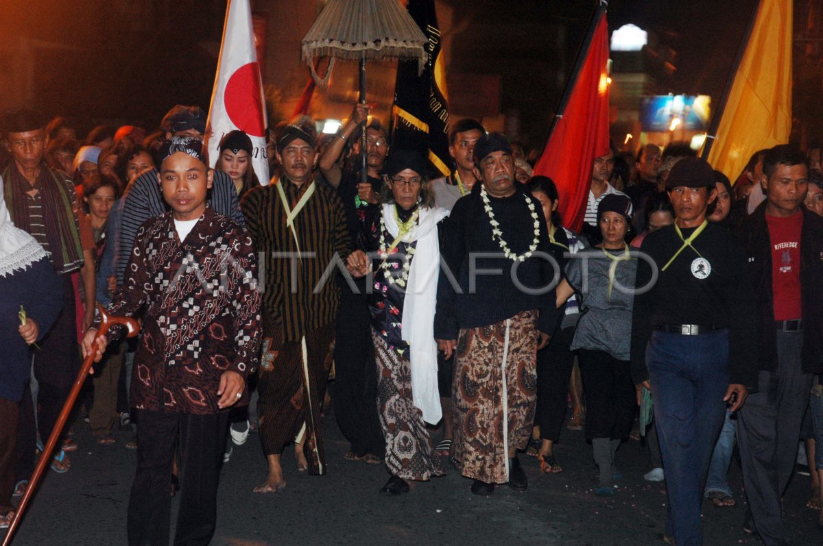 RITUAL MUBENG BETENG | ANTARA Foto