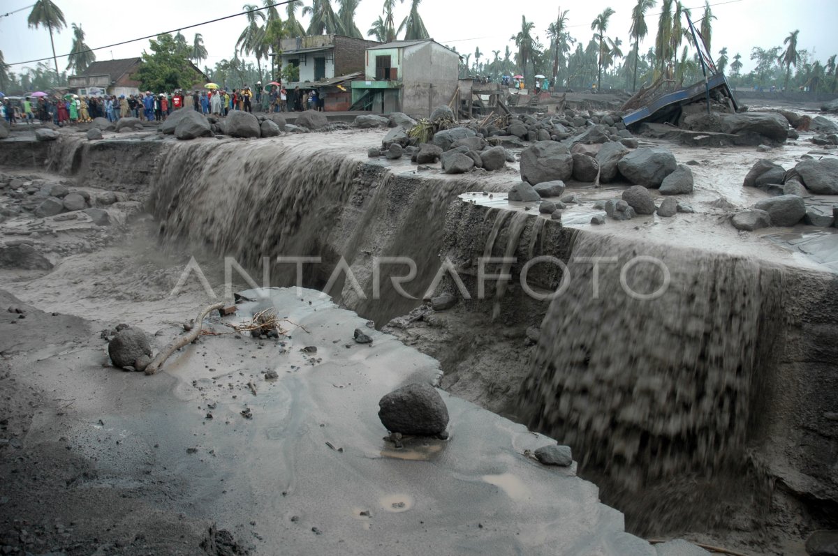 BANJIR LAHAR DINGIN | ANTARA Foto