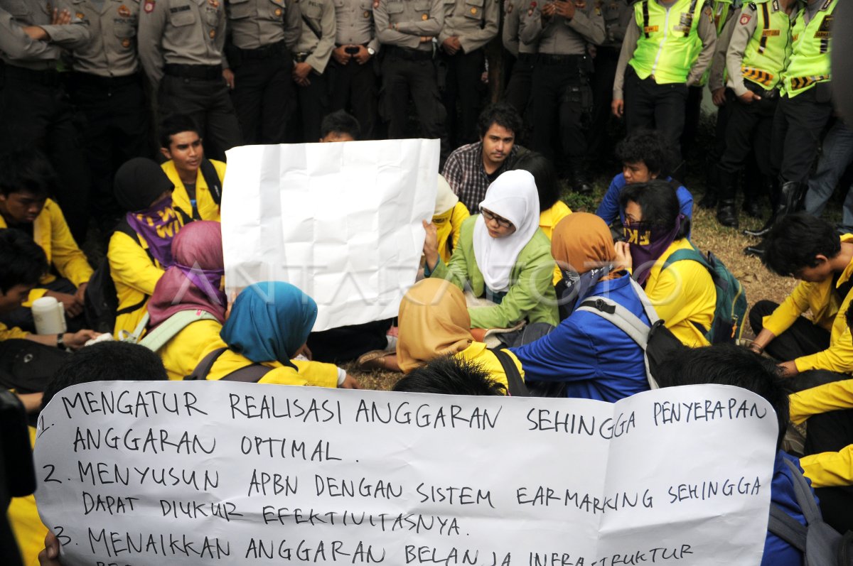 DEMO MAHASISWA UI ANTARA Foto