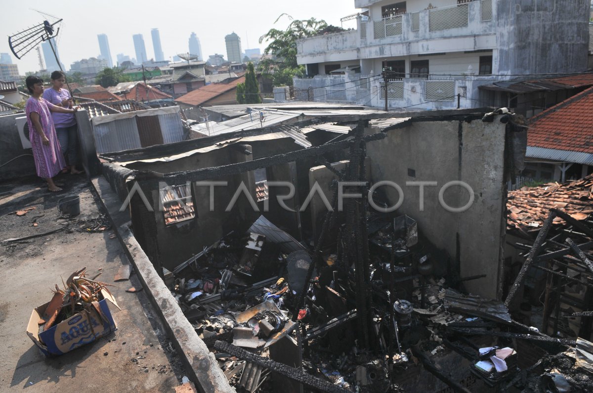 RUMAH TERBAKAR | ANTARA Foto