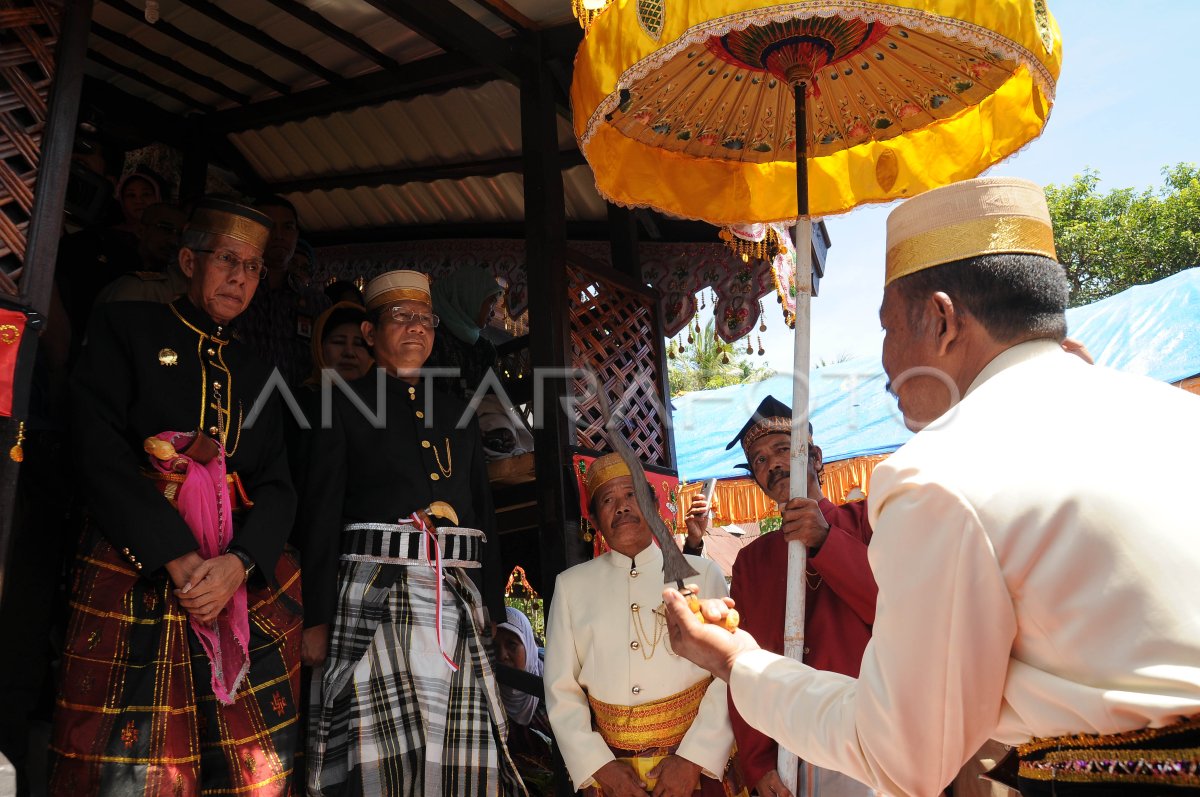 GELAR ADAT MAHFUD | ANTARA Foto