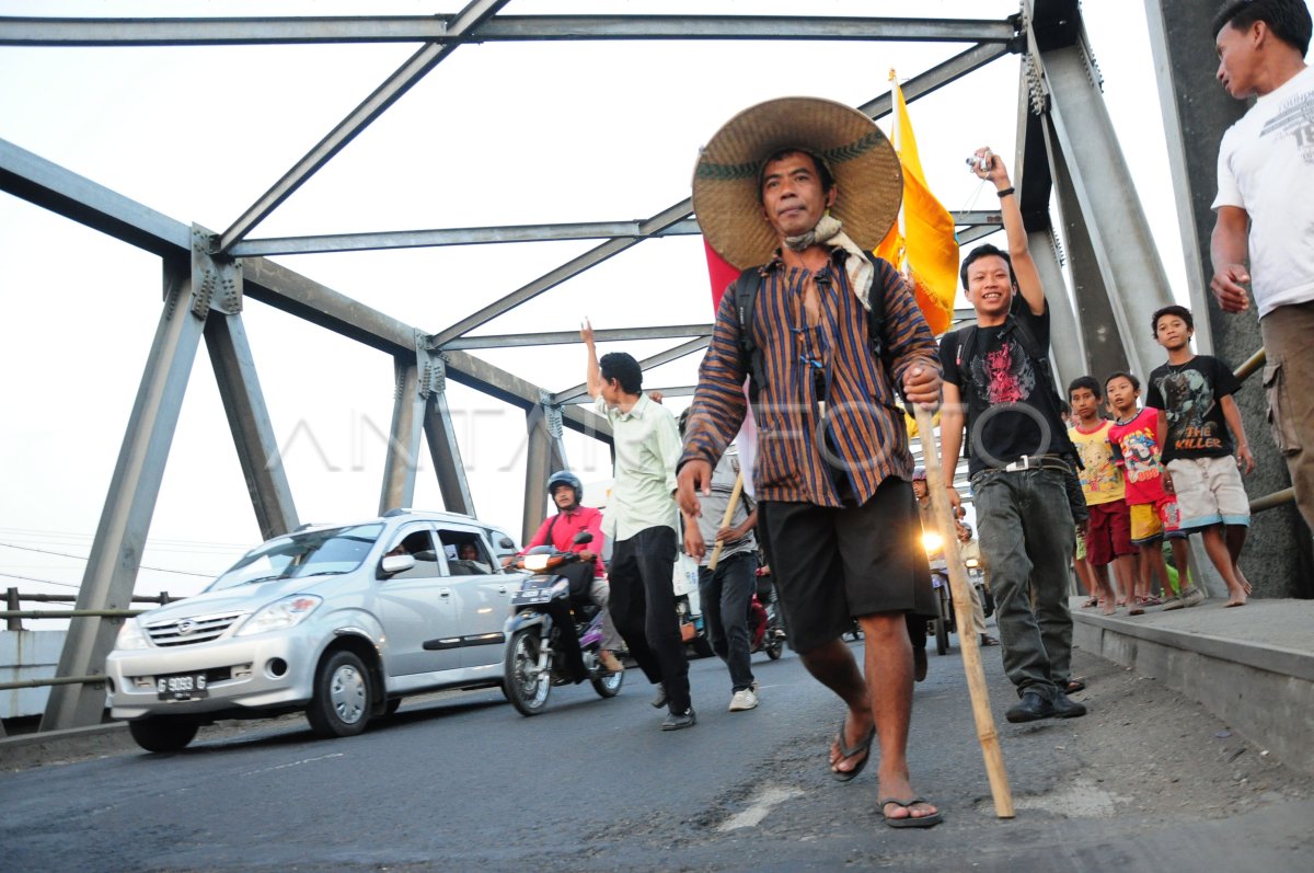 AKSI KORBAN LUMPUR LAPINDO | ANTARA Foto