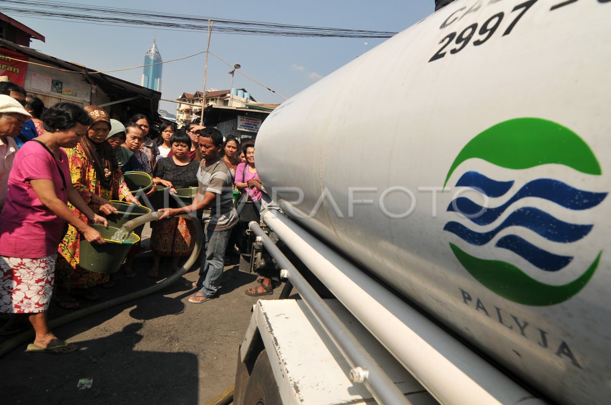 Bantuan Air Bersih Antara Foto 2571