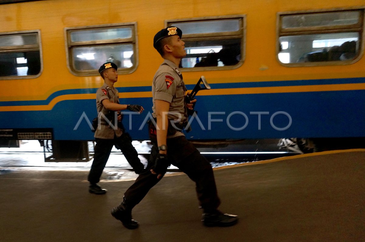 Pengamanan Gerbong Ka Antara Foto