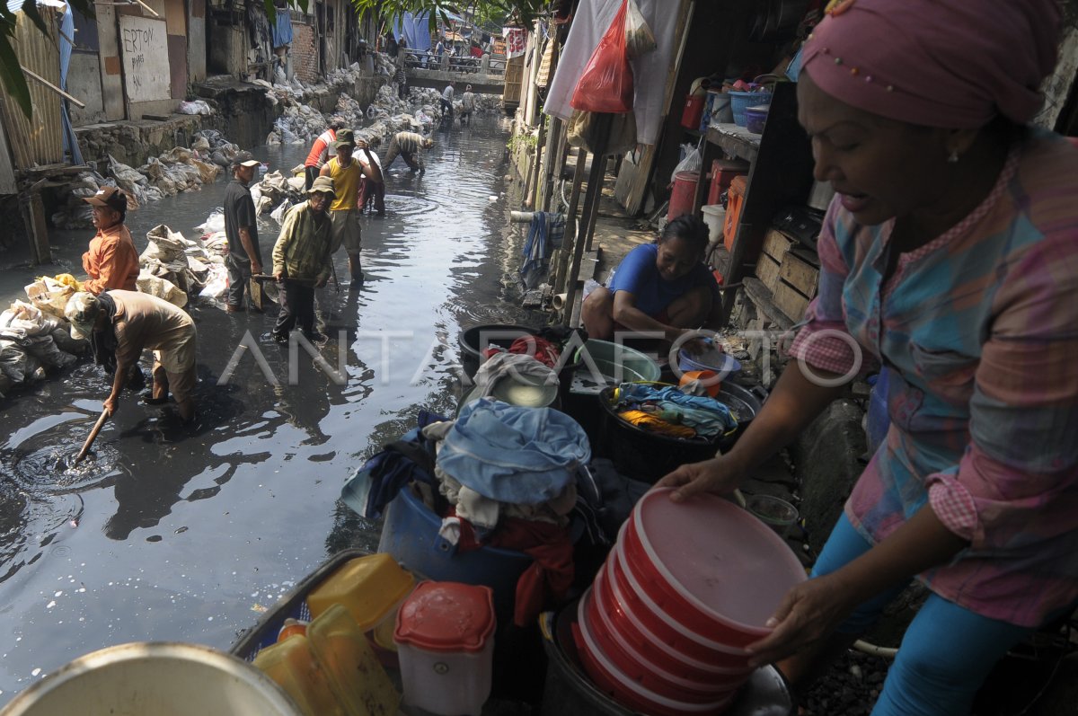 Normalisasi Kali Krukut Antara Foto