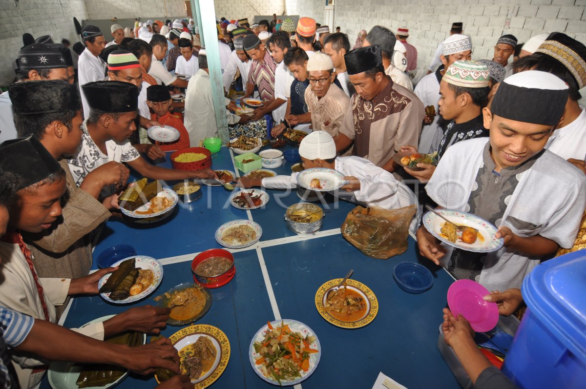 MAKAN BERSAMA | ANTARA Foto