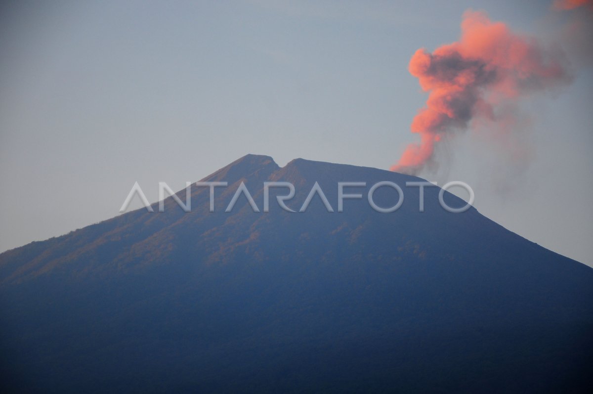 ASAP HITAM GUNUNG SLAMET | ANTARA Foto