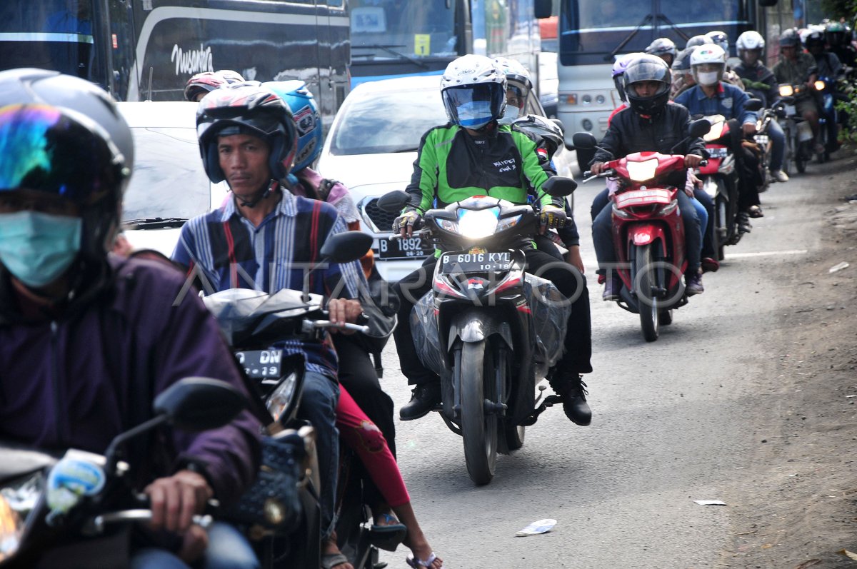 PEMUDIK MOTOR PADATI PANTURA | ANTARA Foto