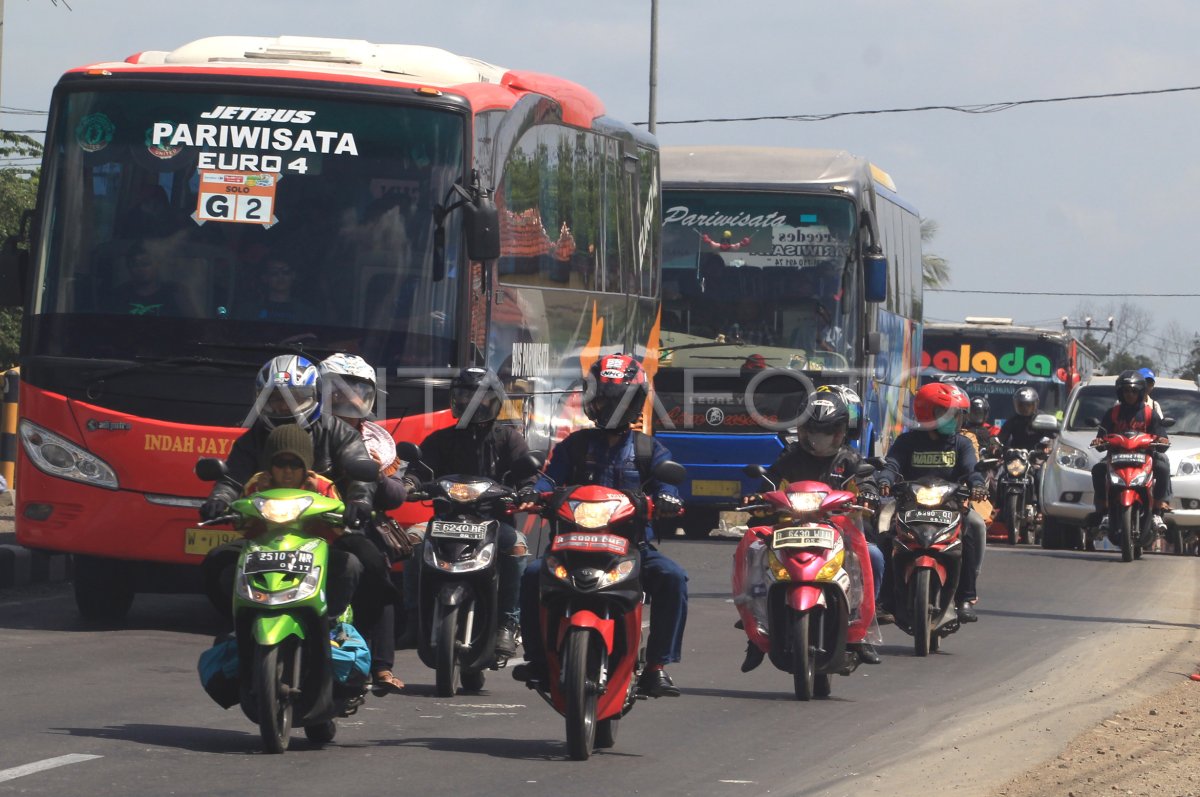 JALUR PANTURA MULAI PADAT | ANTARA Foto