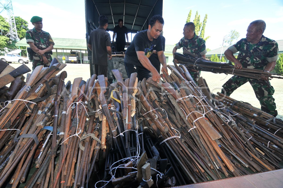 Penyerahan Senjata Api Rakitan Antara Foto