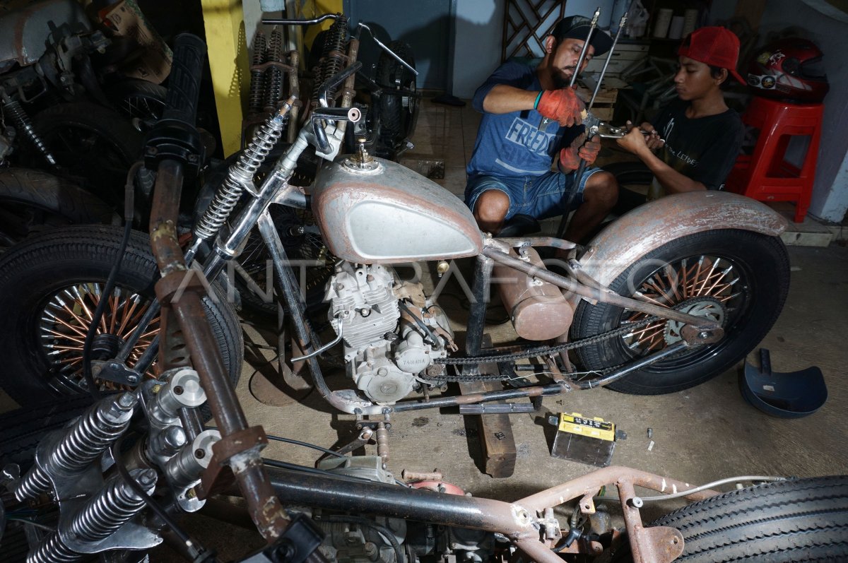 BISNIS MODIFIKASI MOTOR | ANTARA Foto