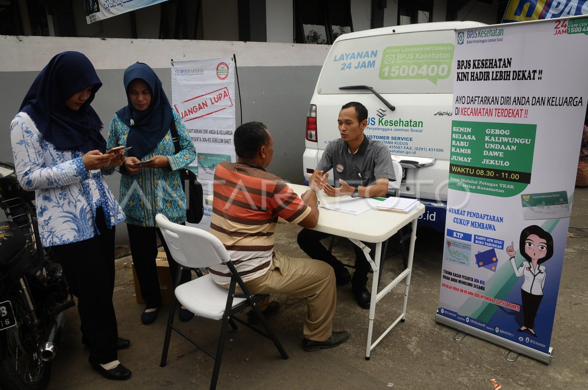 PELAYANAN PENDAFTARAN BPJS KELILING | ANTARA Foto