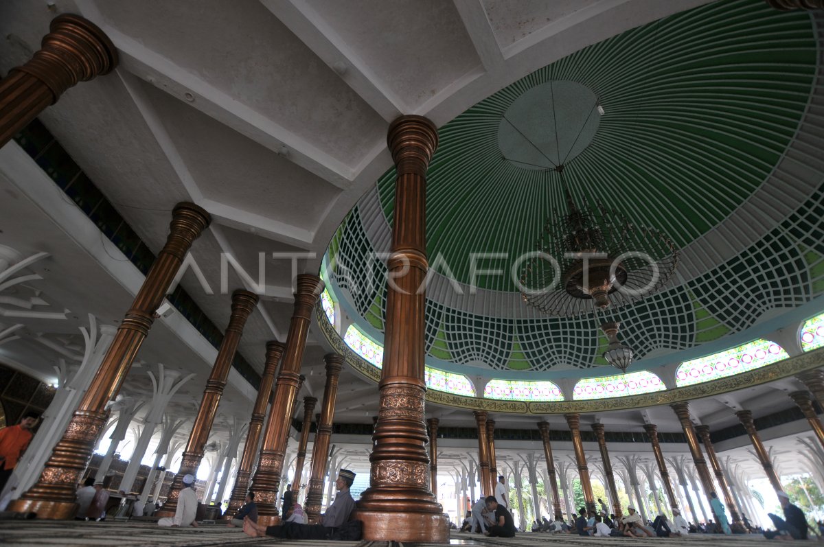 Masjid Seribu Tiang Antara Foto