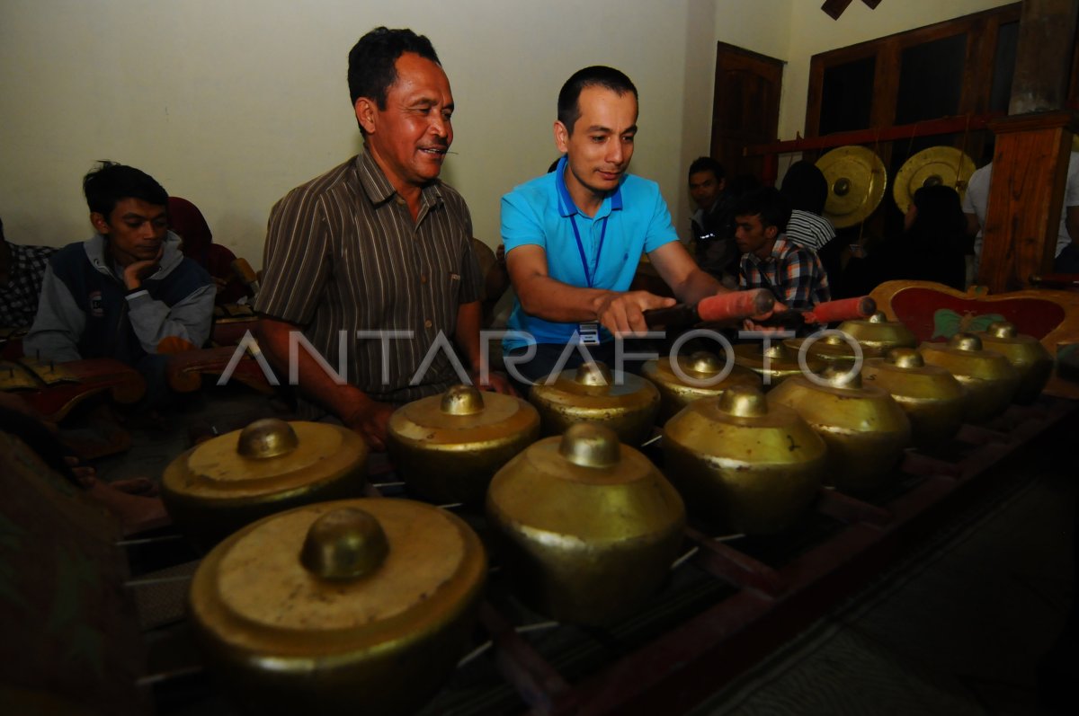 BELAJAR KESENIAN JAWA | ANTARA Foto