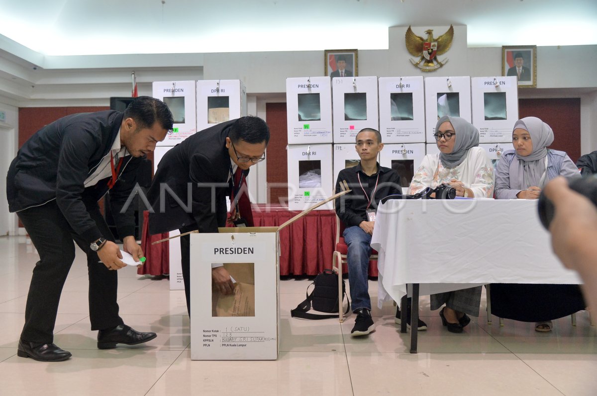 REKAPITULASI SURAT SUARA PEMILU 2019 KUALA LUMPUR | ANTARA Foto