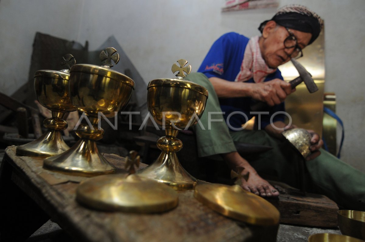 KERAJINAN PERALATAN MISA GEREJA