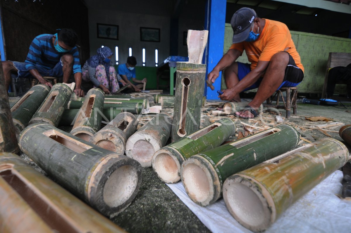 Pembuatan Alat Komunikasi Tradisional Kentongan Antara Foto 4851