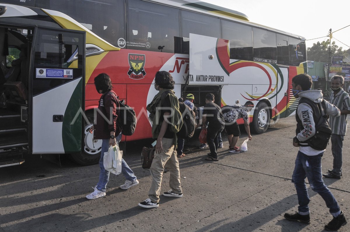 BUS AKAP KEMBALI BEROPERASI | ANTARA Foto