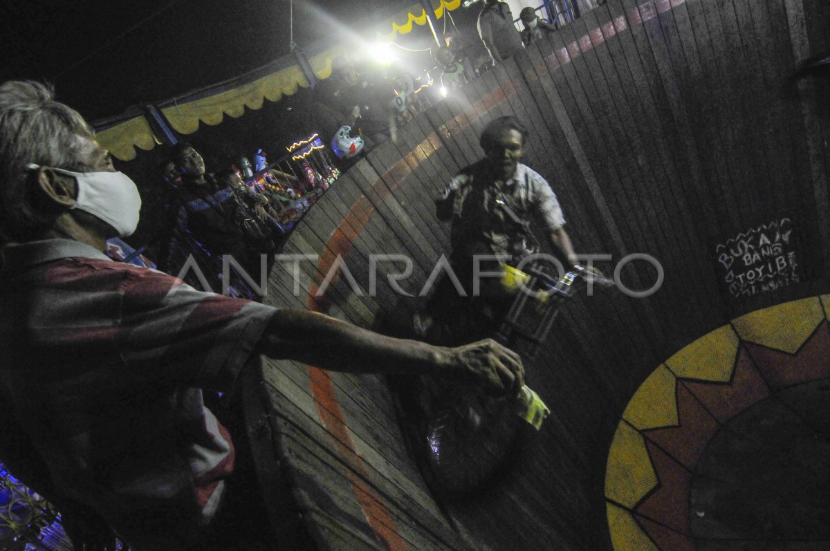 ATRAKSI MOTOR TONG SETAN ANTARA Foto