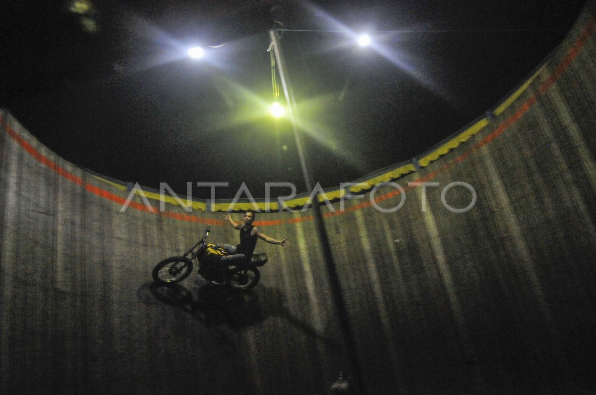 ATRAKSI MOTOR TONG SETAN ANTARA Foto