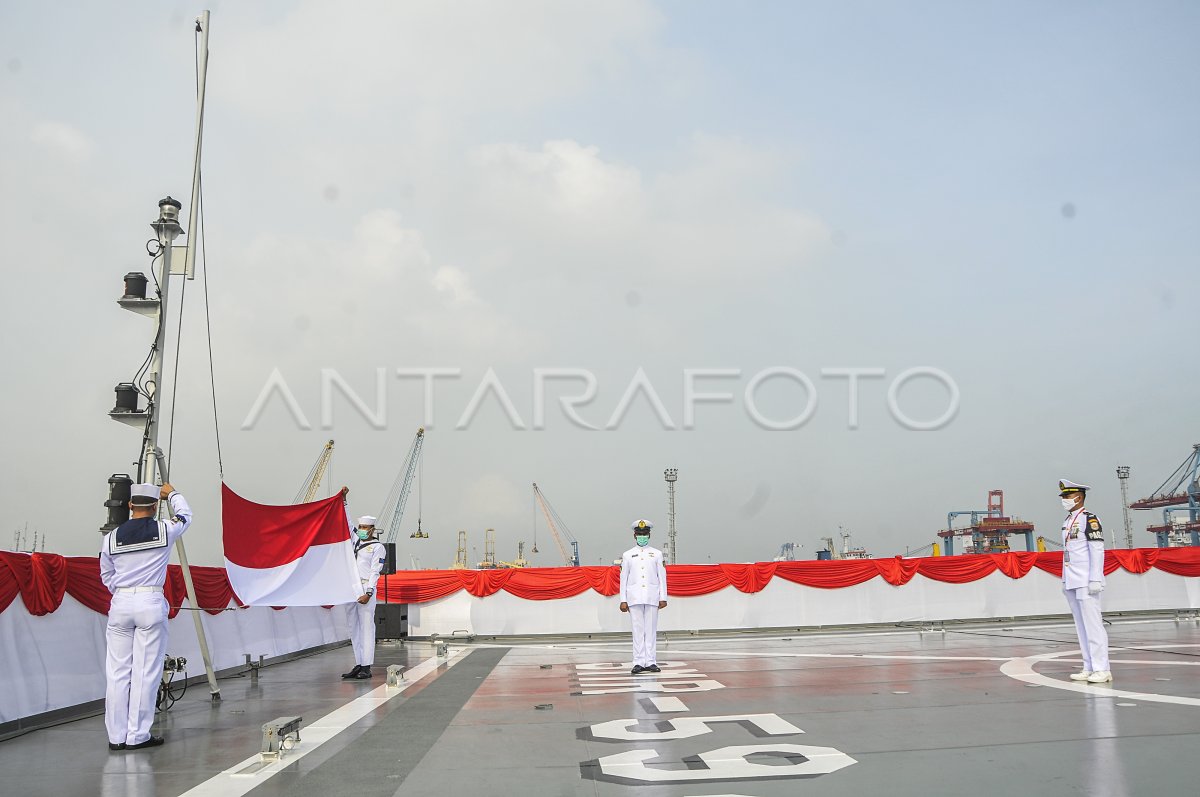 Upacara Tabur Bunga Di Laut Memperingati Hari Pahlawan Antara Foto