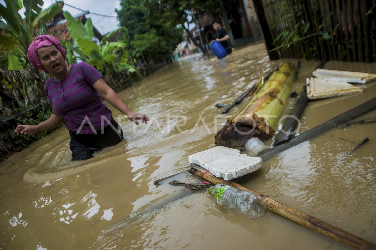 BANJIR AKIBAT SUNGAI MELUAP DI LEBAK | ANTARA Foto