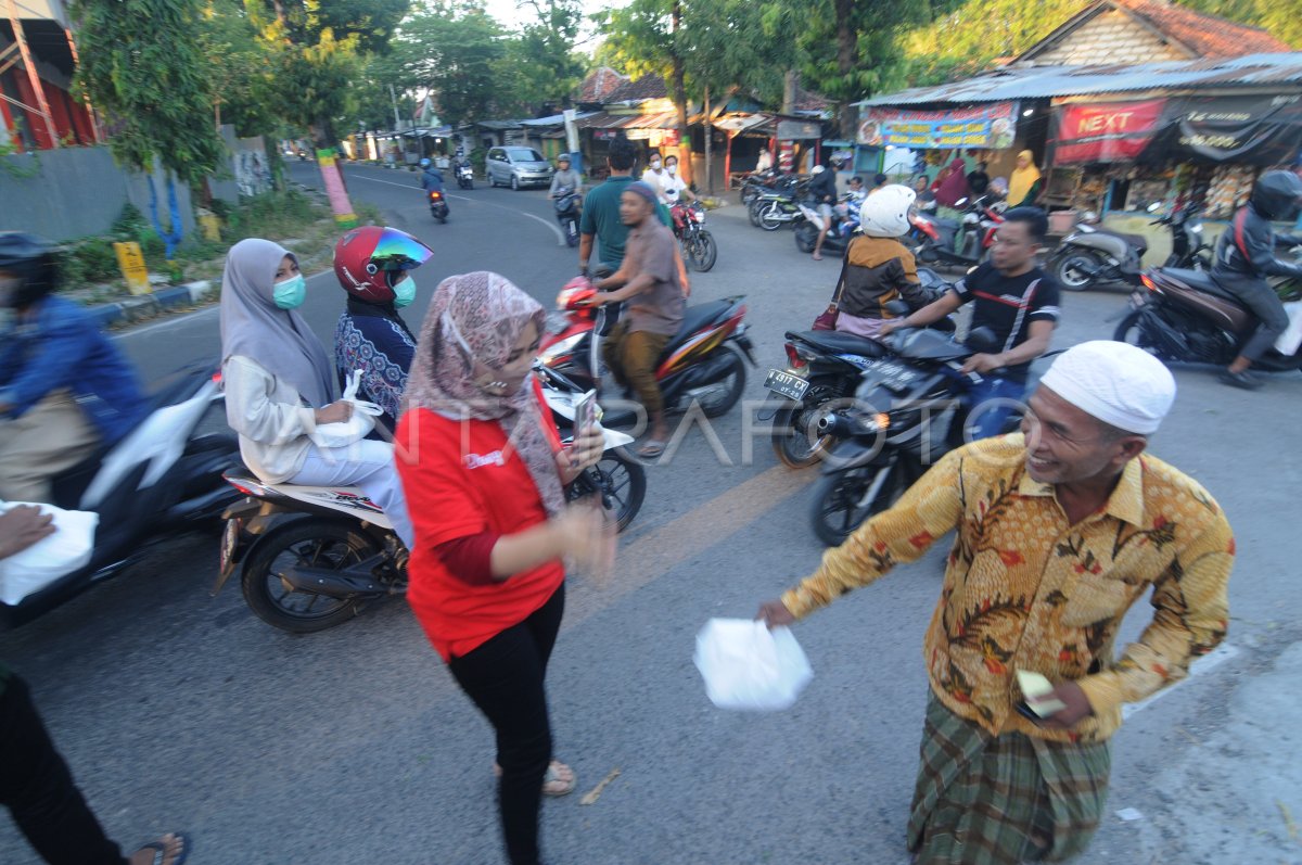 Berbagi Nasi Bungkus Antara Foto