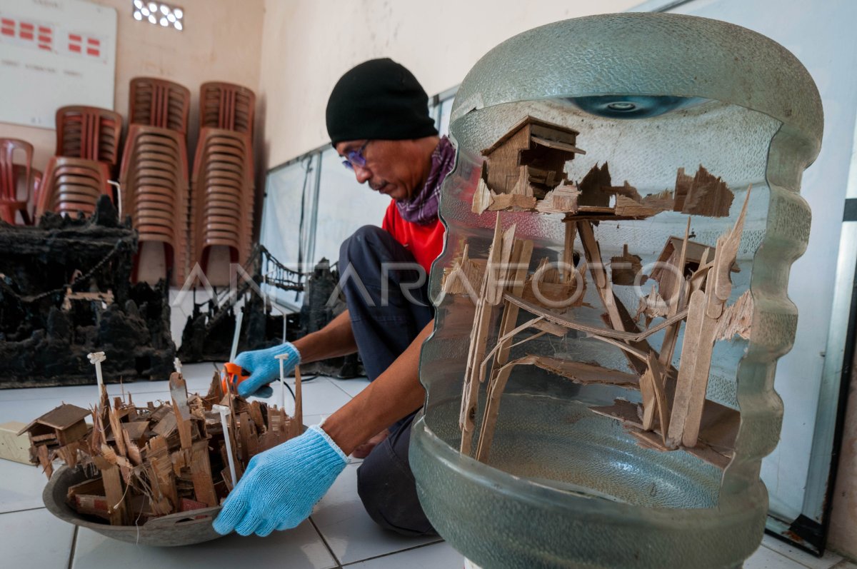 Kerajinan Diorama Dari Sampah Rumah Tangga Antara Foto