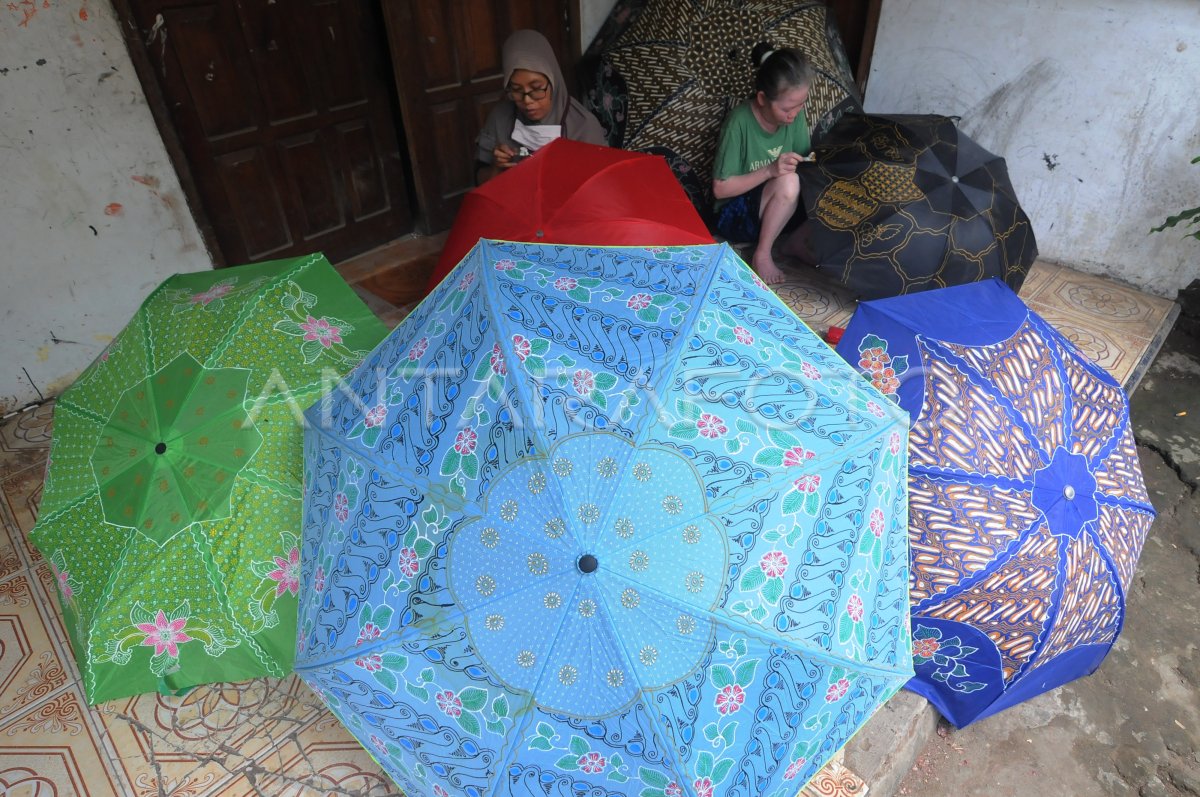 Kerajinan Payung Motif Batik Antara Foto 6282