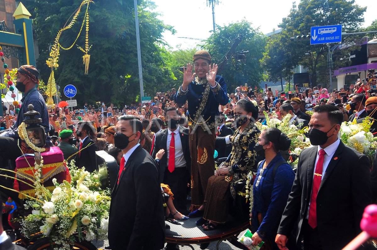 KIRAB PERNIKAHAN KAESANG-ERINA DI SOLO