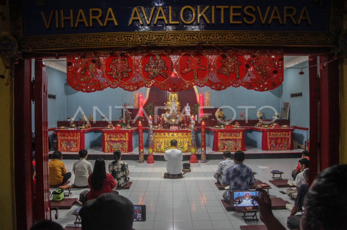 SEMBAHYANG MALAM PERGANTIAN TAHUN IMLEK DI PALANGKA RAYA