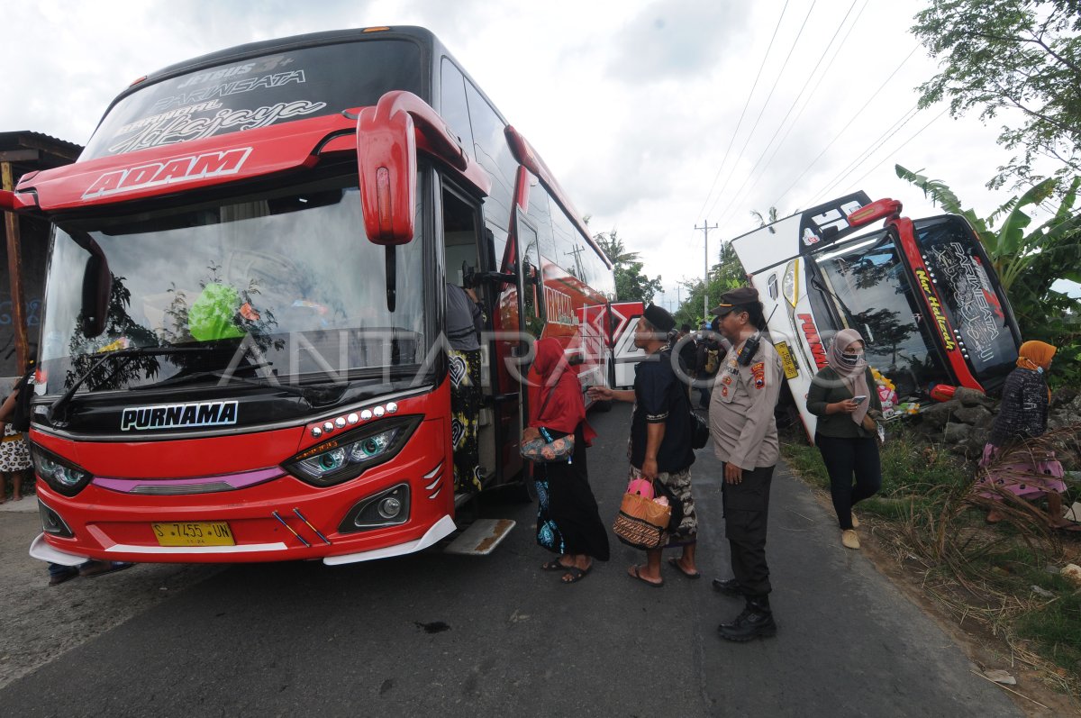 KECELAKAAN TUNGGAL BUS ROMBONGAN PEZIARAH | ANTARA Foto