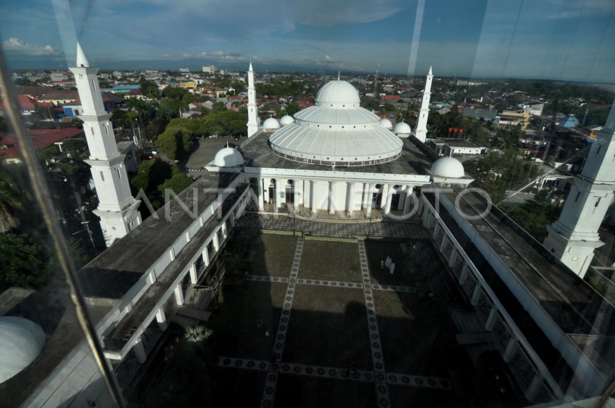 MASJID AGUNG BERNUANSA ISTANA KOLONIAL DI BENGKULU | ANTARA Foto