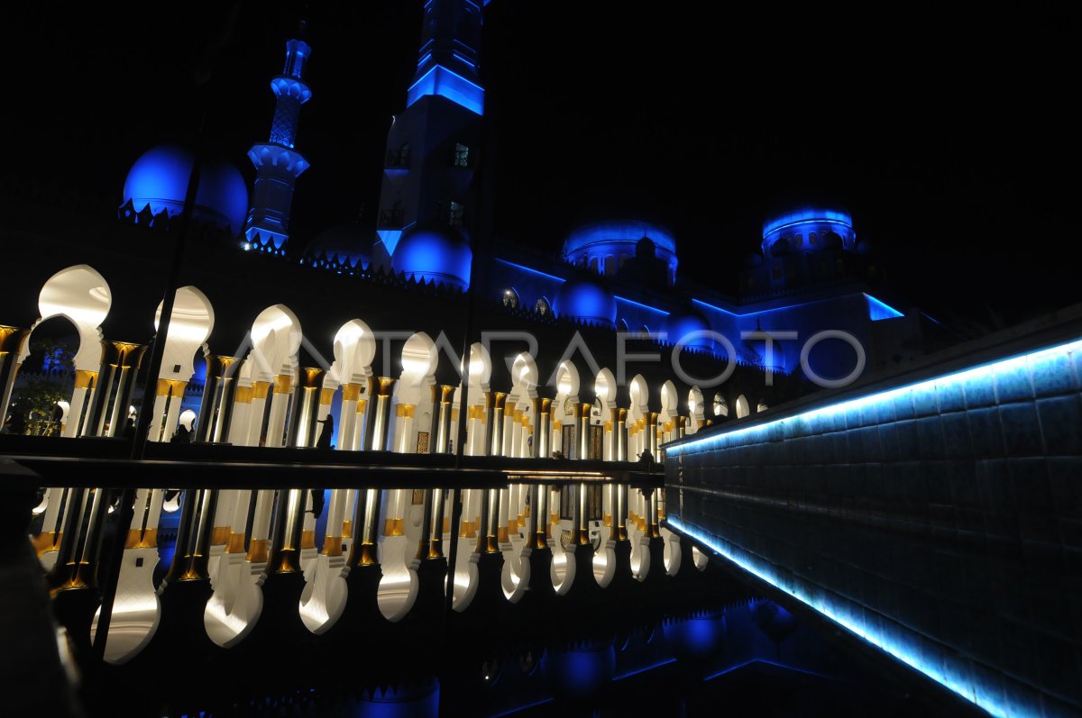 Wisata religi Masjid Raya Sheikh Zayed di Solo